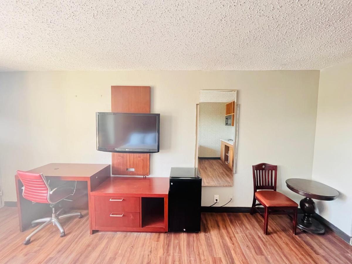 North Villa Extended Stay Houston Bagian luar foto